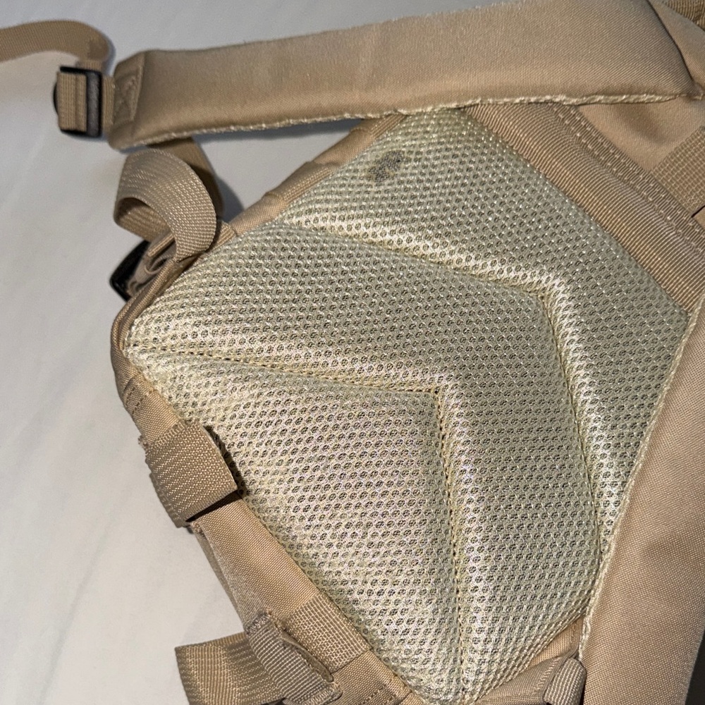 WOLFpak 9L mini Tactical Utility Shoulder Bag - Desert Tan - Picture 4 of 11